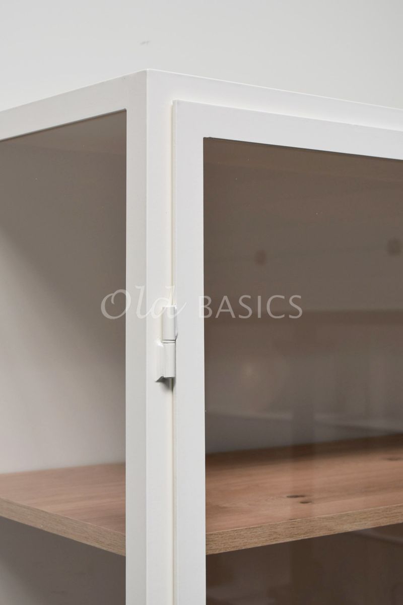 Detail van Apothekerskast Demi  Oak, 2 deuren, RAL9010, wit, materiaal staal